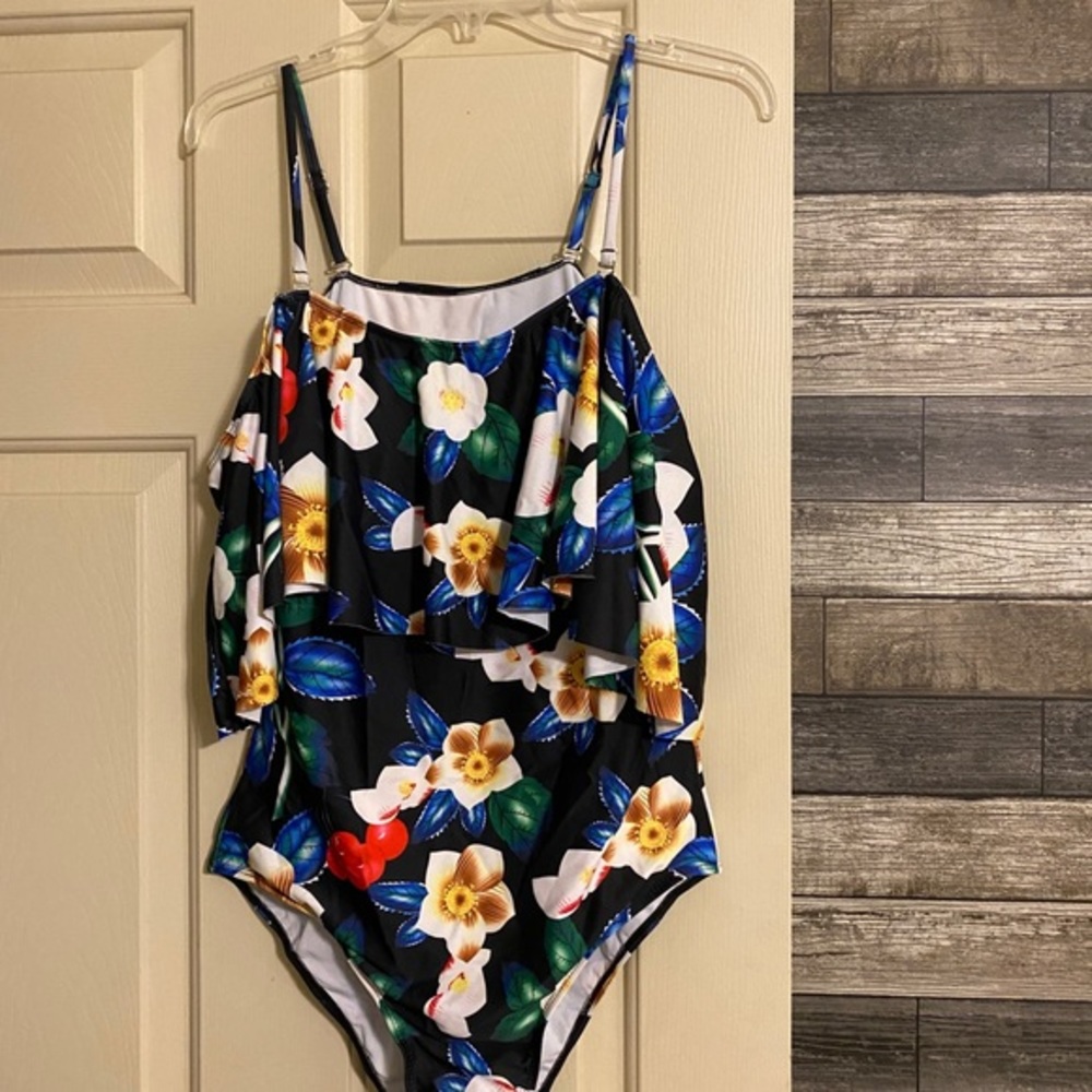 Swimsuit - Picture 4 of 5